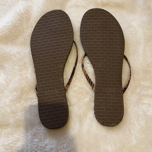 Tkees Flip Flops NWT - Picture 2 of 5